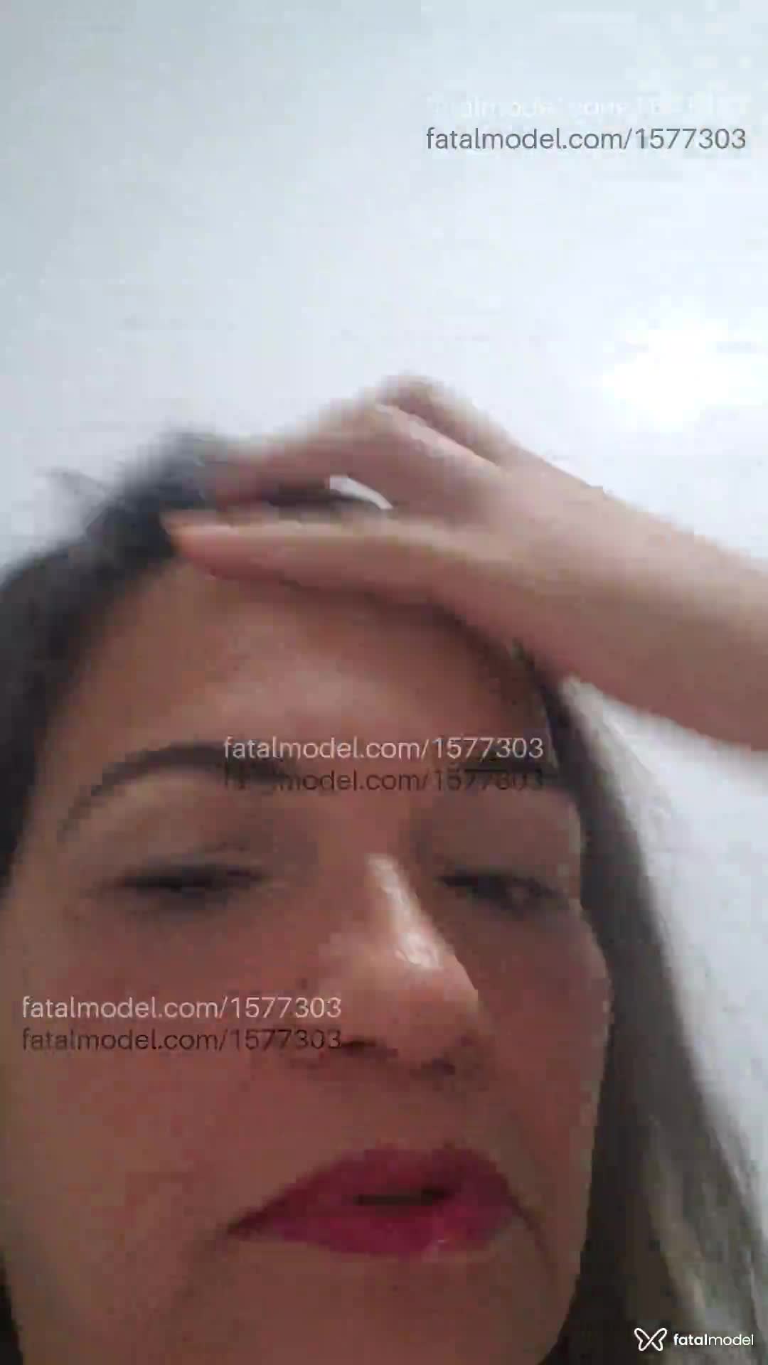 Acompanhante mulher com cabelo colorido de olhos castanhos em Bauru - Vanessa Shinaider