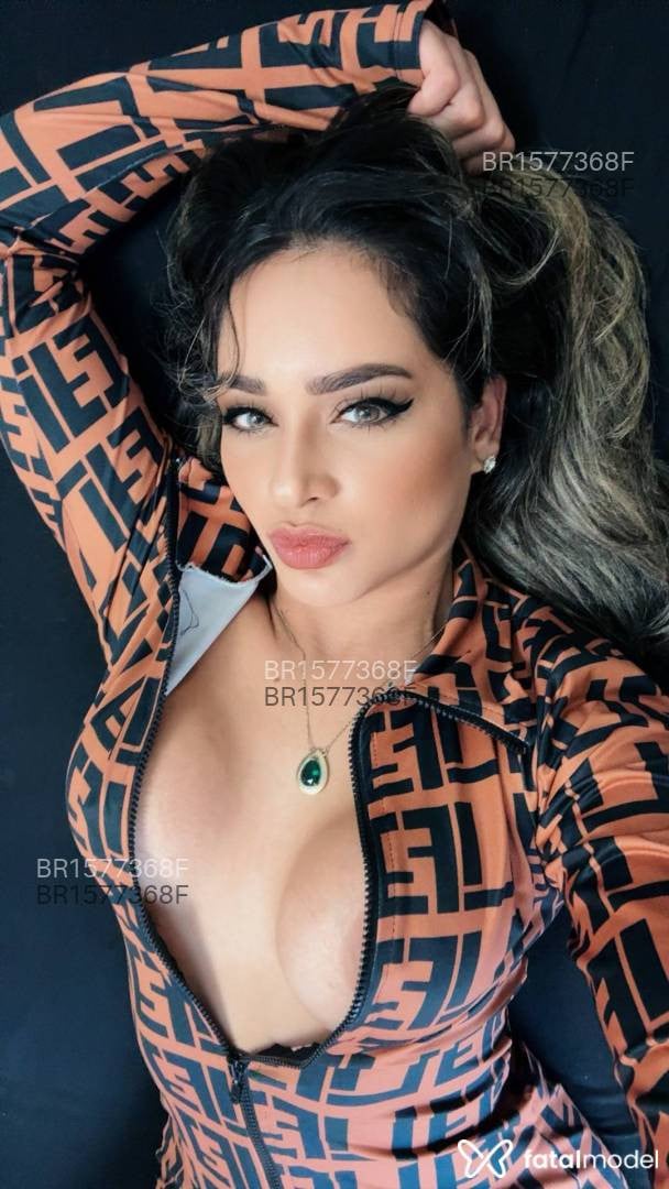 Acompanhante mulher loira (o) de olhos mel - Donna