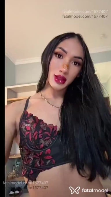 Acompanhante mulher trans com cabelo castanho de olhos castanhos em Petrópolis - Bruna Tavares