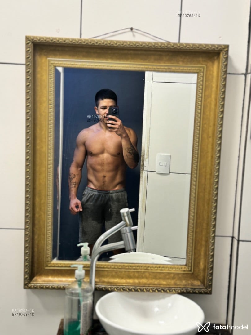 Acompanhante homem com cabelo castanho de olhos castanhos em São Paulo Acompanhante homem com cabelo castanho de olhos castanhos em São Paulo - Ryann