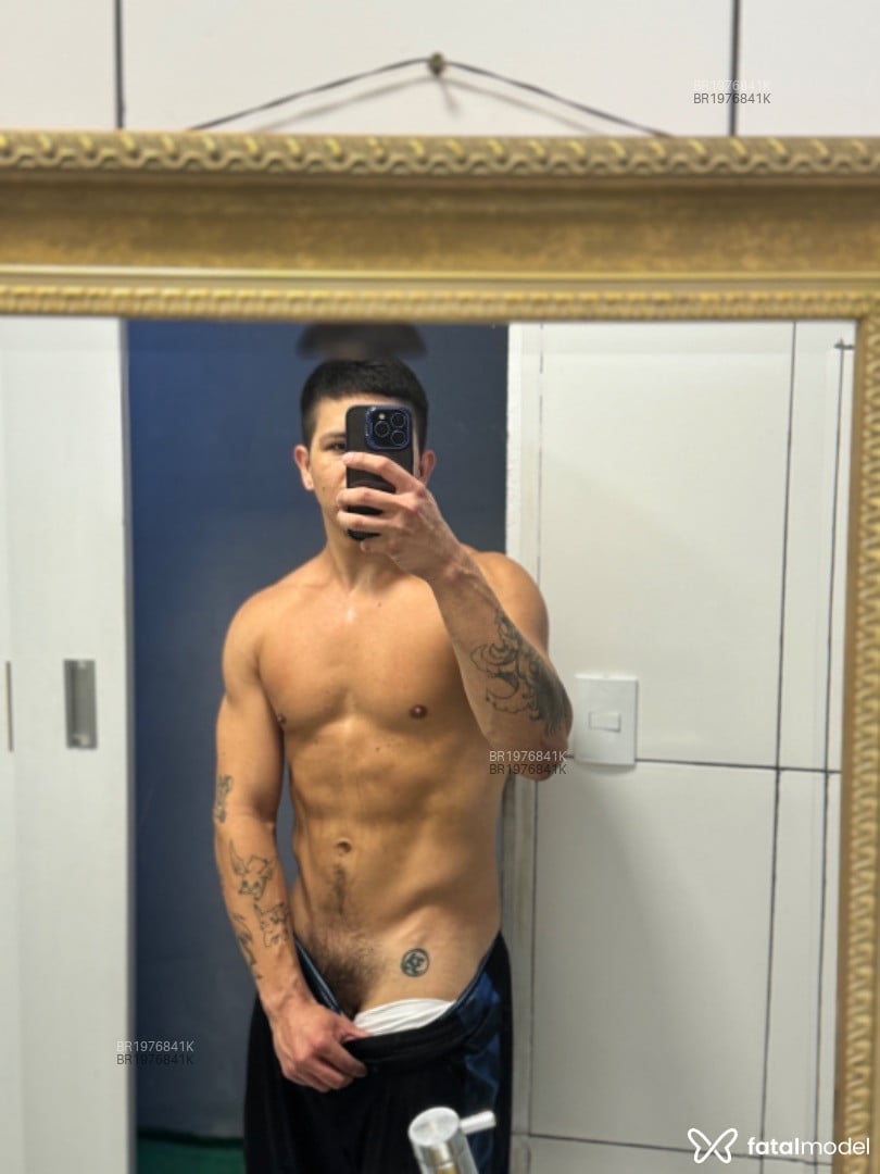 Acompanhante homem com cabelo castanho de olhos castanhos em São Paulo Acompanhante homem com cabelo castanho de olhos castanhos em São Paulo - Ryann
