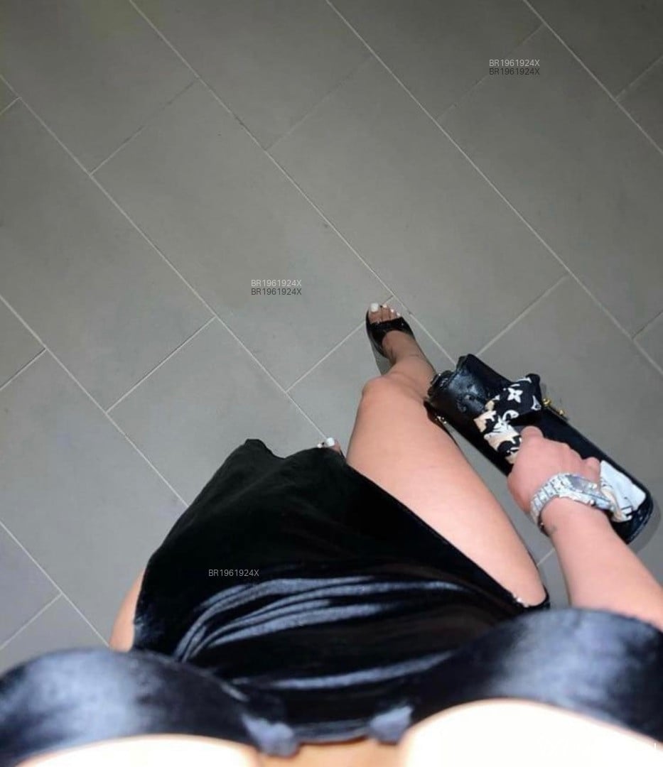 Acompanhante mulher morena (o) de olhos azuis em Balneário Camboriú Acompanhante mulher morena (o) de olhos azuis em Balneário Camboriú - Eduarda Dorneles