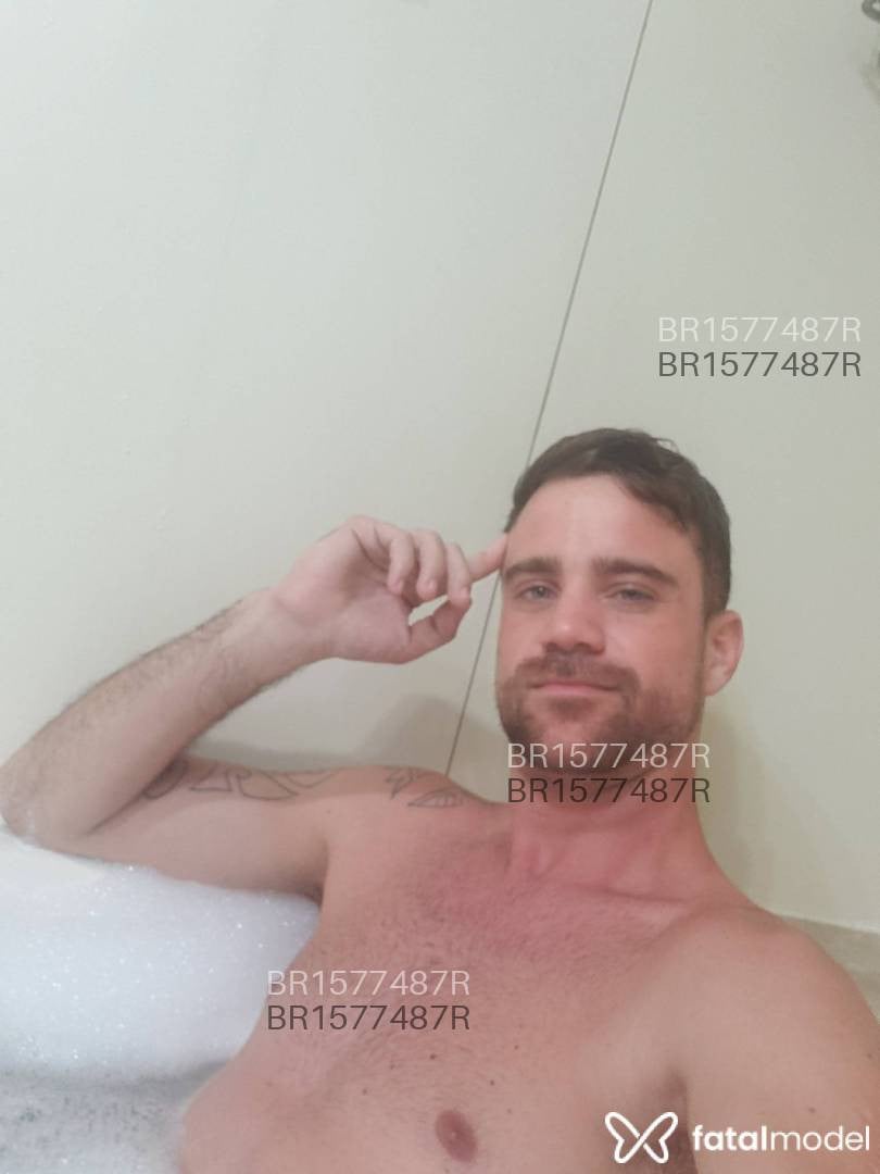 Acompanhante homem com cabelo castanho de olhos verdes em Juiz de Fora - Bruno Schneider