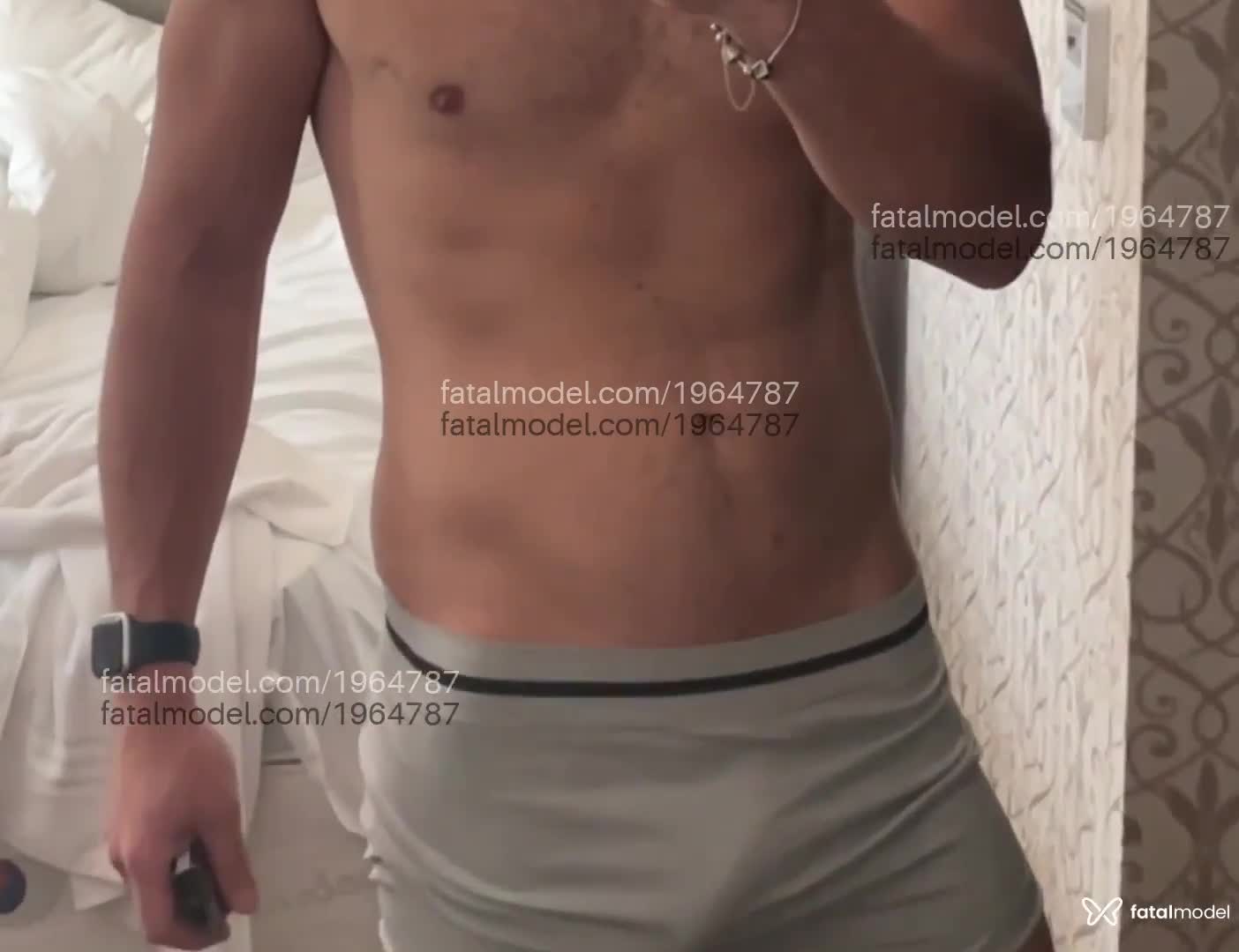 Acompanhante homem morena (o) de olhos castanhos em Itajaí - Miguel