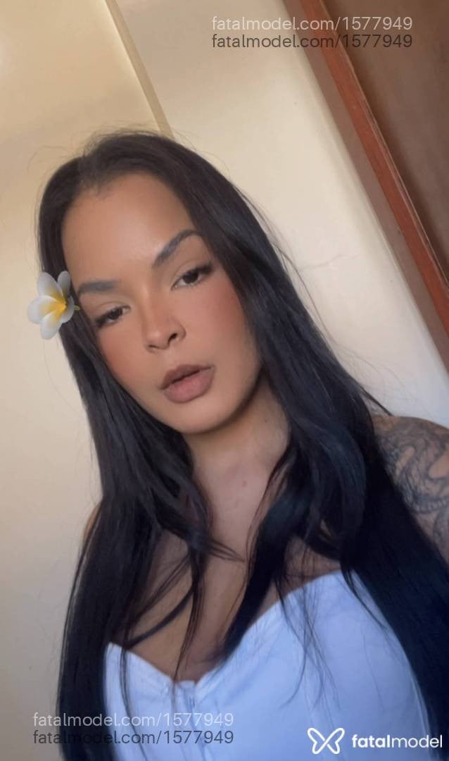 Acompanhante mulher morena (o) de olhos pretos - Heloísa Viana