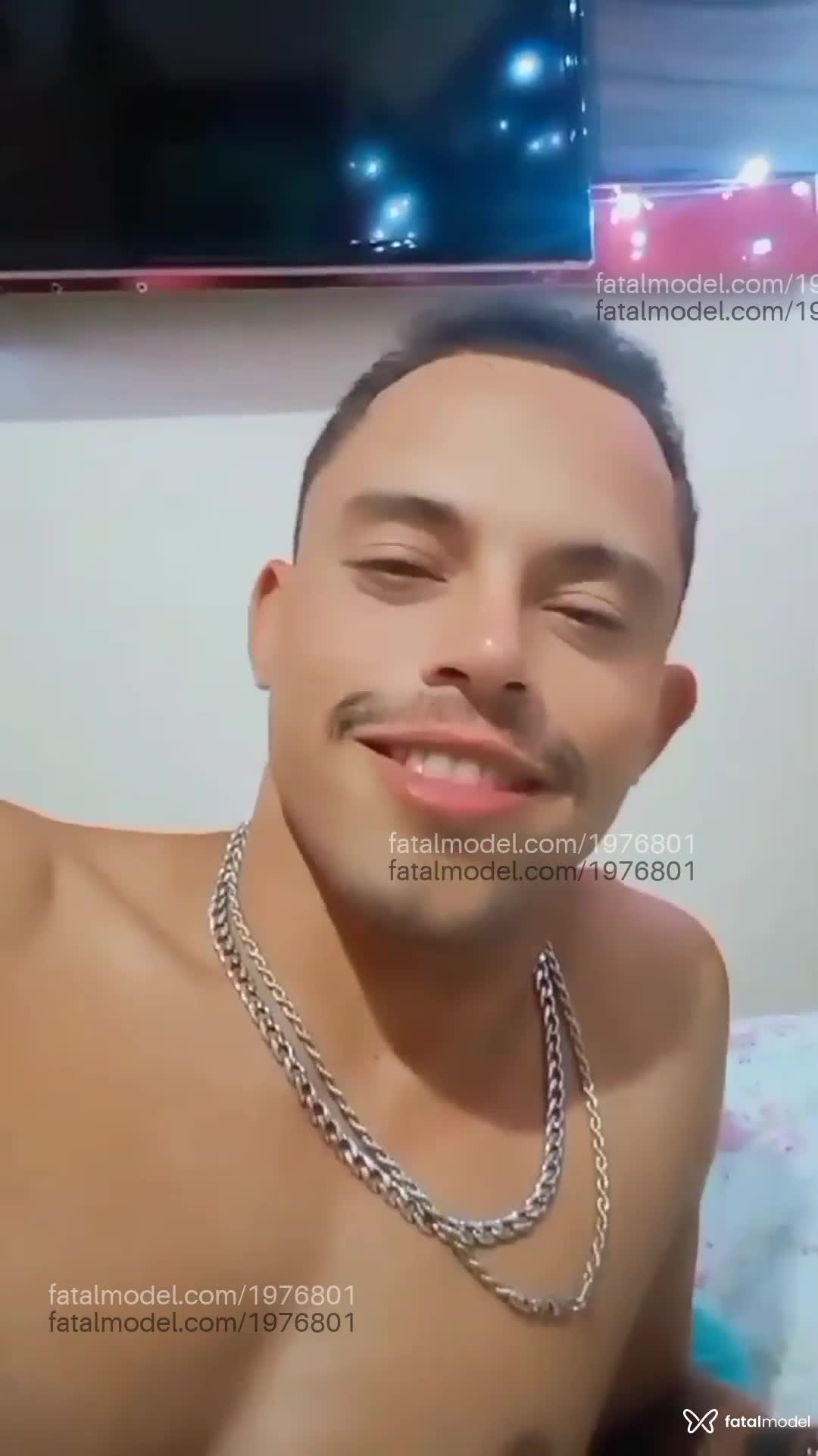 Acompanhante homem morena (o) de olhos castanhos em Virtual Acompanhante homem morena (o) de olhos castanhos em Virtual - Cal