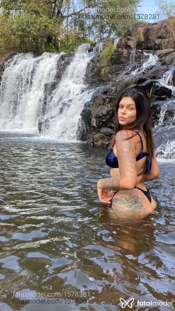 Acompanhante mulher com cabelo castanho de olhos castanhos em Araxá Acompanhante mulher com cabelo castanho de olhos castanhos em Araxá - Beatriz Gomes