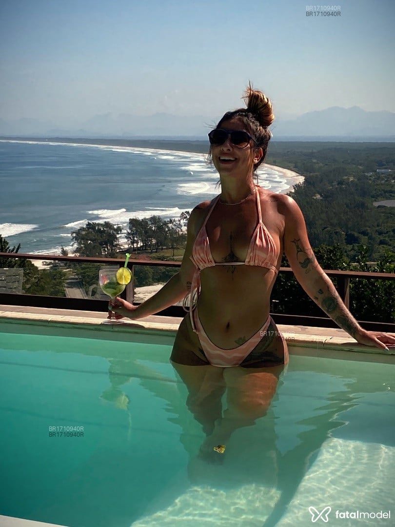 Acompanhante mulher com cabelo castanho de olhos castanhos em Rio de Janeiro - Summer