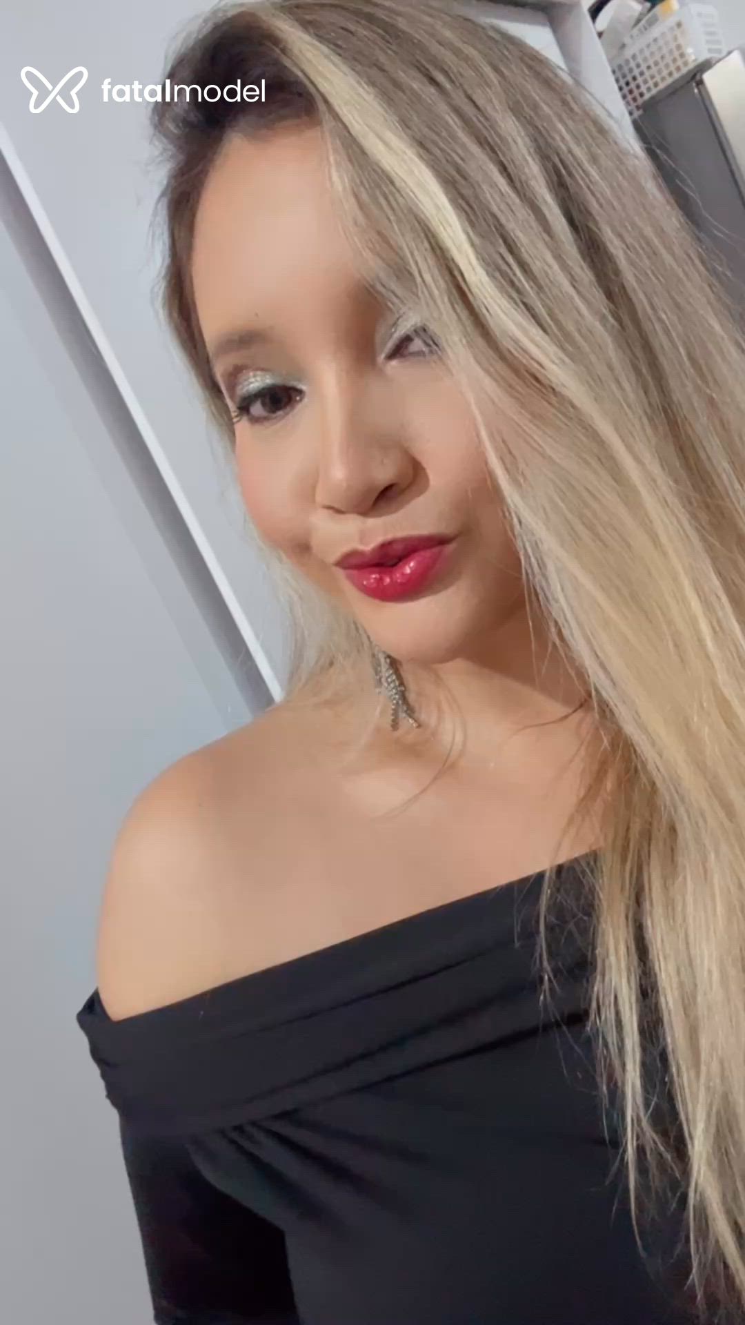 Acompanhante mulher loira (o) de olhos mel - Diana Gomez