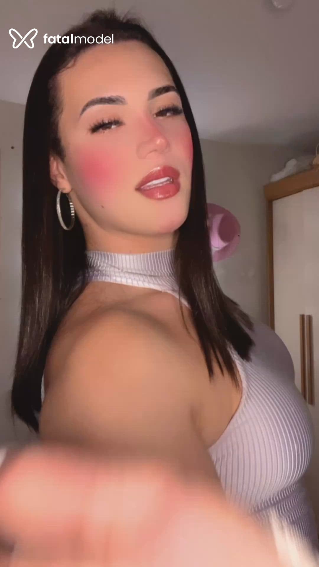 Acompanhante mulher trans com cabelo castanho de olhos castanhos em Curitiba Acompanhante mulher trans com cabelo castanho de olhos castanhos em Curitiba - Camila Luzzon