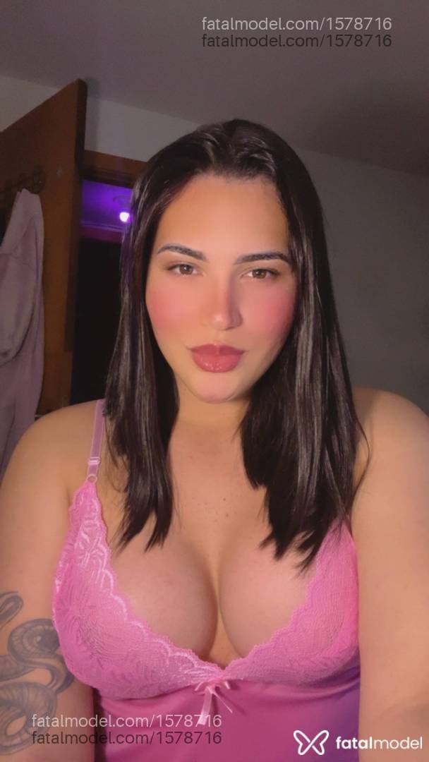 Acompanhante mulher trans com cabelo castanho de olhos castanhos em Curitiba - Camila Luzzon