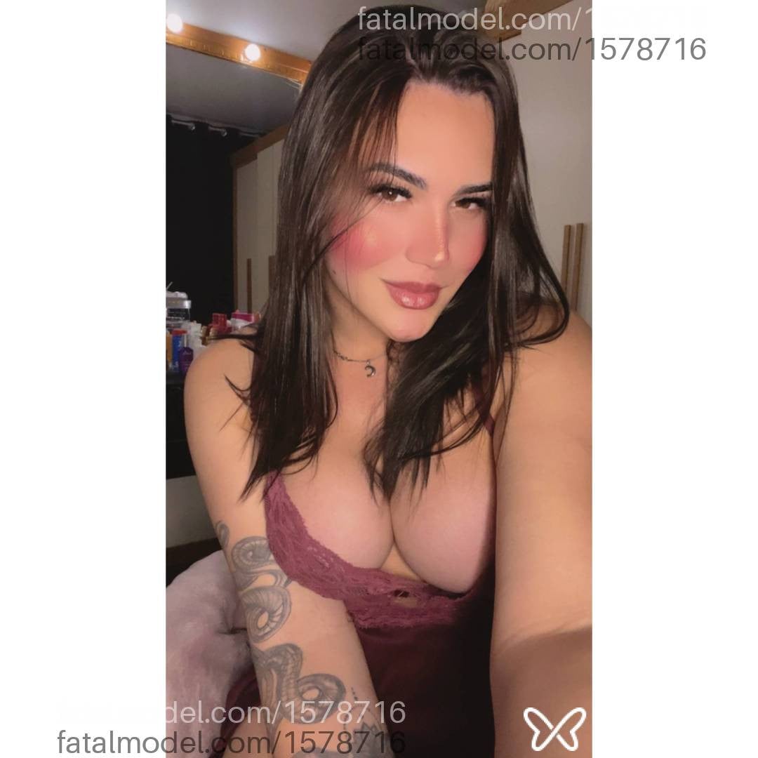 Acompanhante mulher trans com cabelo castanho de olhos castanhos em Curitiba Acompanhante mulher trans com cabelo castanho de olhos castanhos em Curitiba - Camila Luzzon