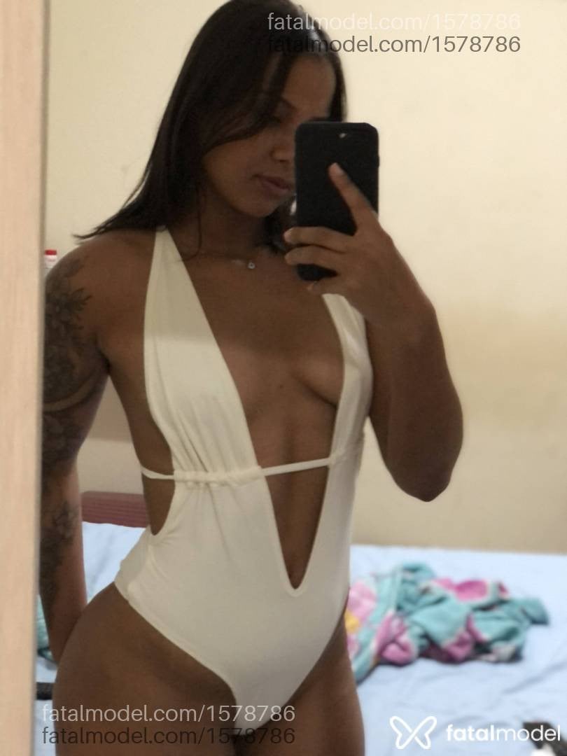 Acompanhante mulher com cabelo castanho de olhos castanhos - JÉSSICA MELO