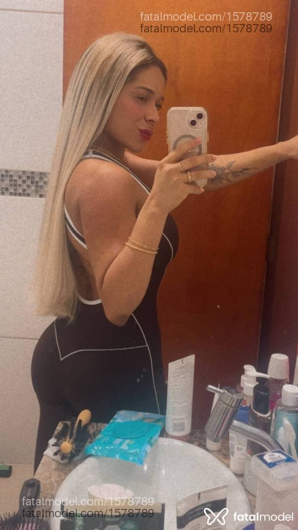 Acompanhante mulher loira (o) de olhos castanhos - Bianca