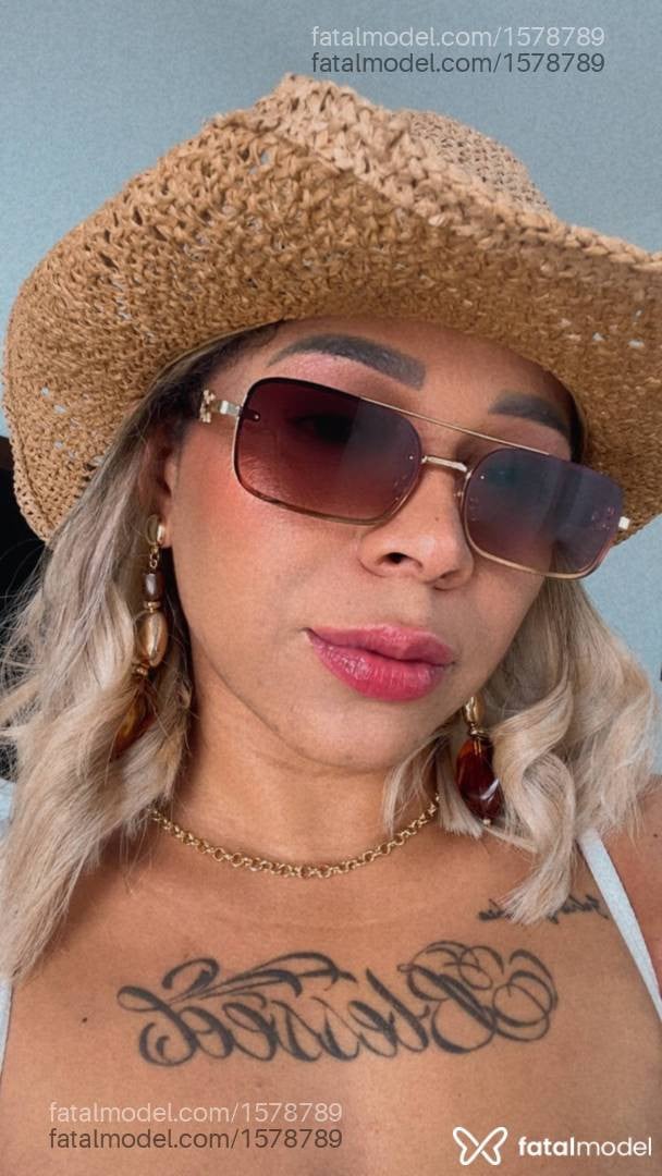 Acompanhante mulher loira (o) de olhos castanhos - Bianca
