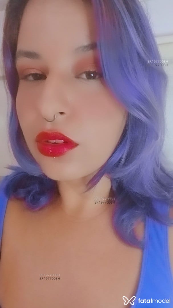 Acompanhante mulher com cabelo colorido de olhos castanhos em Virtual - Candy
