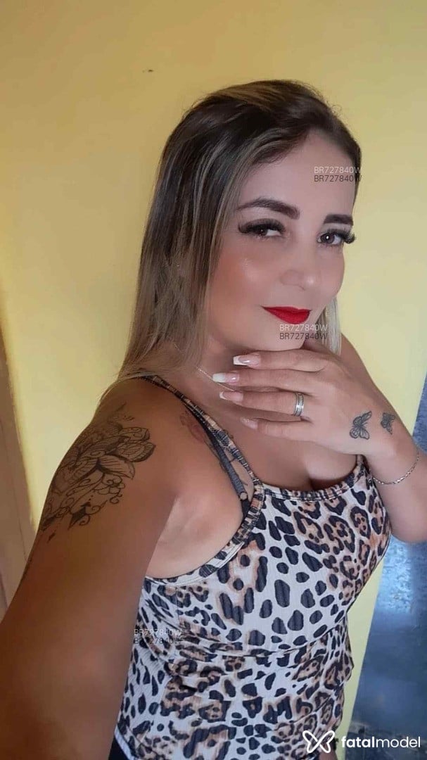 Acompanhante mulher loira (o) de olhos castanhos em Caratinga Acompanhante mulher loira (o) de olhos castanhos em Caratinga - Cinthya