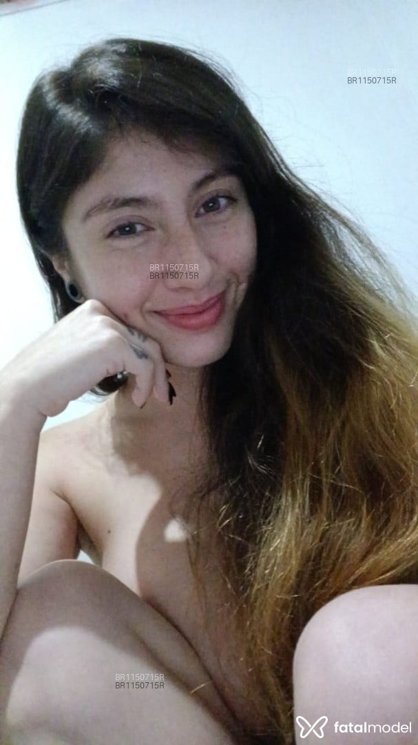 Acompanhante mulher ruiva (o) de olhos castanhos em Virtual - Shysunshineof