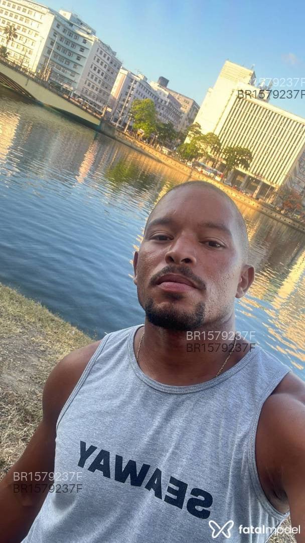 Acompanhante homem com cabelo castanho de olhos castanhos em Paulista Acompanhante homem com cabelo castanho de olhos castanhos em Paulista - HENRIQUE