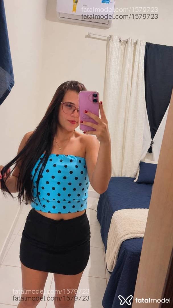 Acompanhante mulher loira (o) de olhos castanhos - Camila