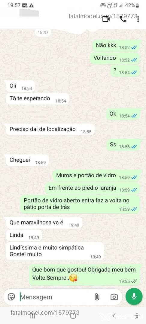 Acompanhante mulher loira (o) de olhos castanhos - Gaby