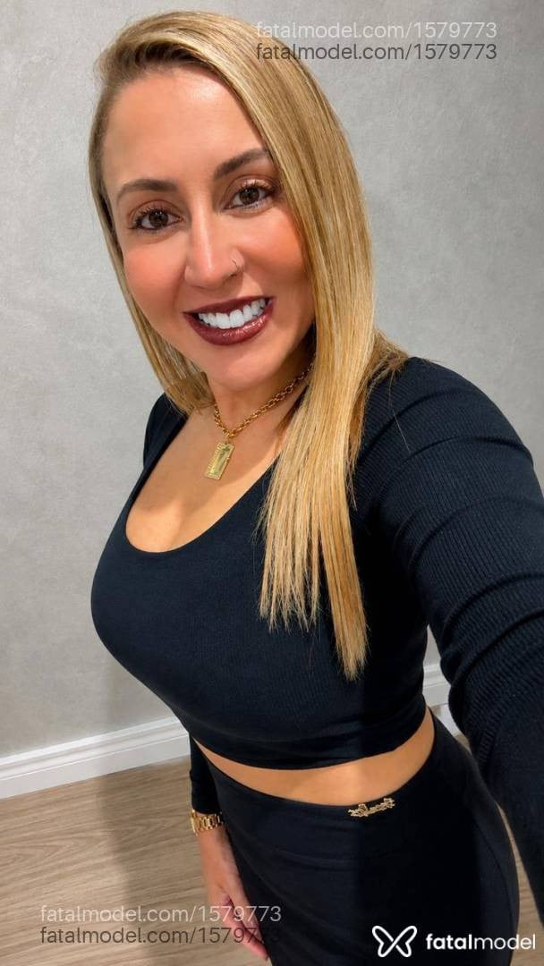Acompanhante mulher loira (o) de olhos castanhos - Gaby Moura