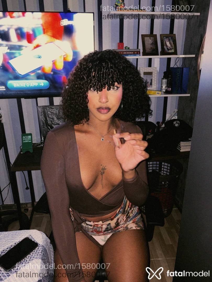 Acompanhante mulher trans com cabelo castanho de olhos castanhos - Cristhiny