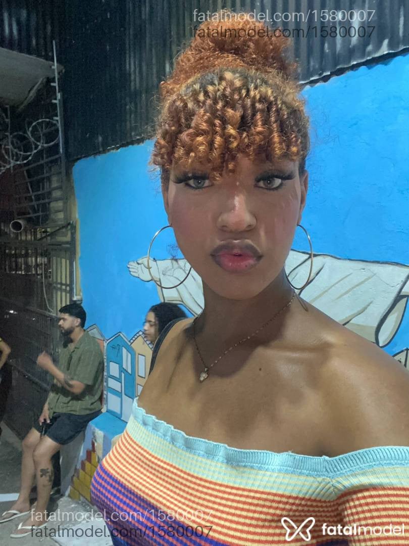 Acompanhante mulher trans com cabelo castanho de olhos castanhos - Cristhiny