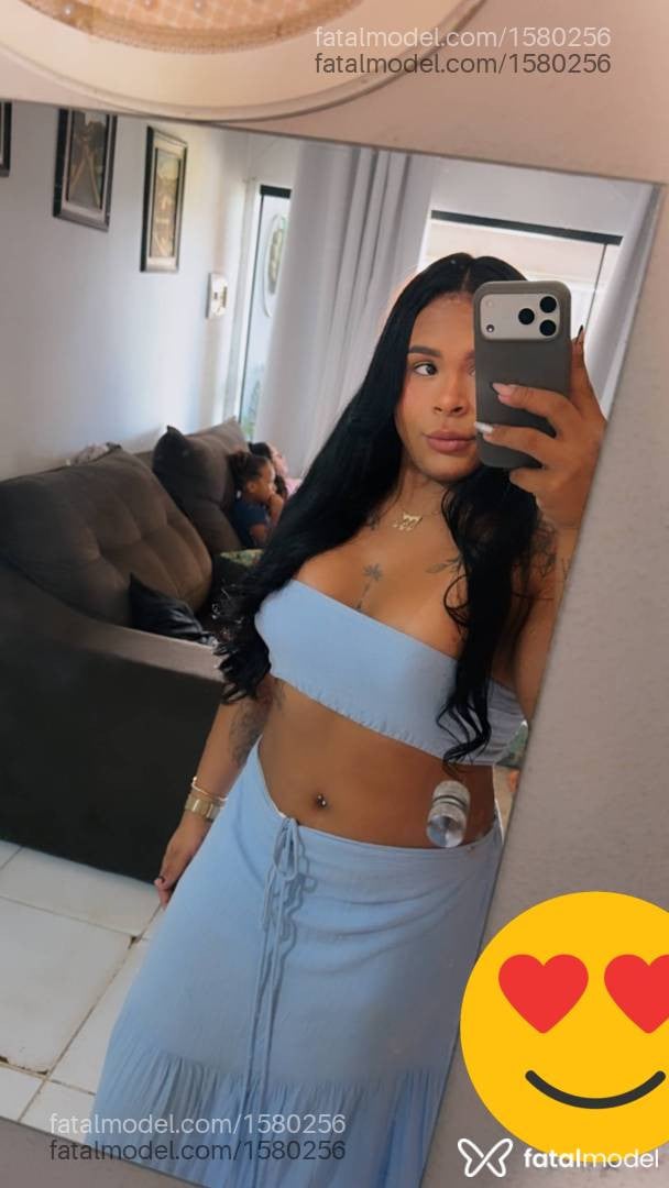 Acompanhante travesti morena (o) de olhos pretos - Iara liz