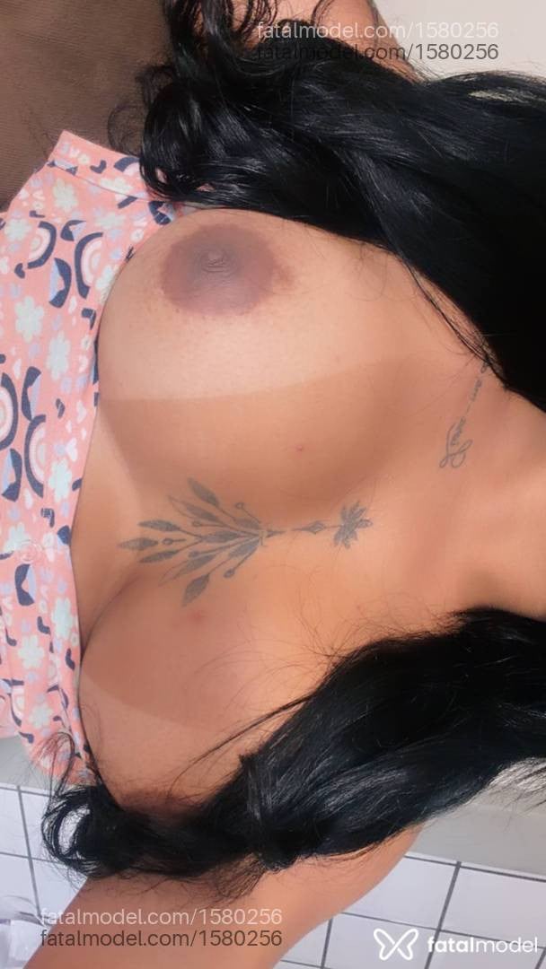 Acompanhante travesti morena (o) de olhos pretos - Iara liz
