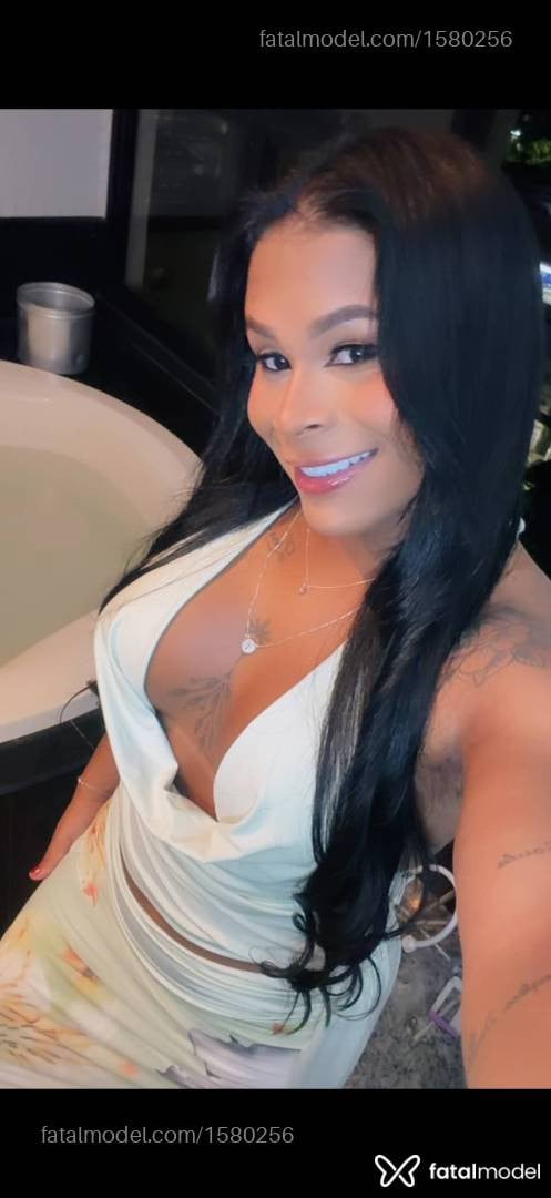 Acompanhante travesti morena (o) de olhos pretos - Iara liz