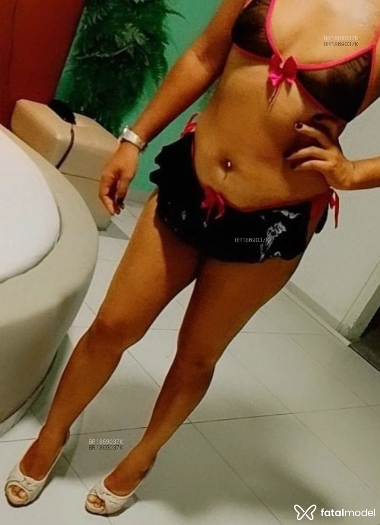Acompanhante mulher com cabelo colorido de olhos castanhos em Cruz das Almas Acompanhante mulher com cabelo colorido de olhos castanhos em Cruz das Almas - Isis Melo
