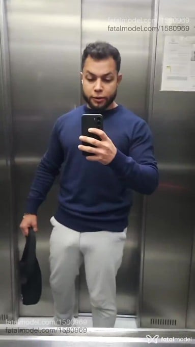 Acompanhante homem com cabelo castanho de olhos castanhos - Caio Vernek Acompanhante homem com cabelo castanho de olhos castanhos - Caio Vernek