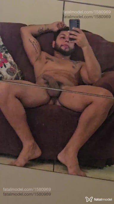 Acompanhante homem com cabelo castanho de olhos castanhos - Caio Vernek Acompanhante homem com cabelo castanho de olhos castanhos - Caio Vernek