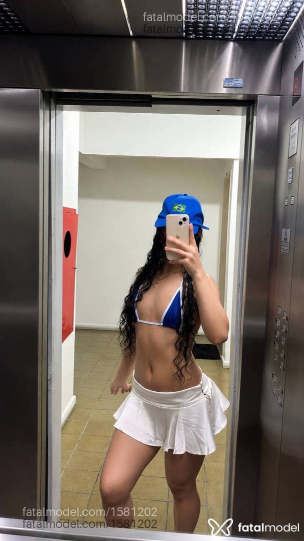 Acompanhante mulher com cabelo castanho de olhos castanhos - Lunna Acompanhante mulher com cabelo castanho de olhos castanhos - Lunna