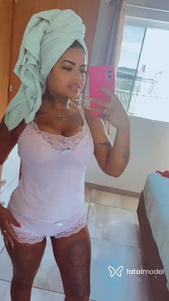 Acompanhante mulher morena (o) de olhos pretos - Agatha