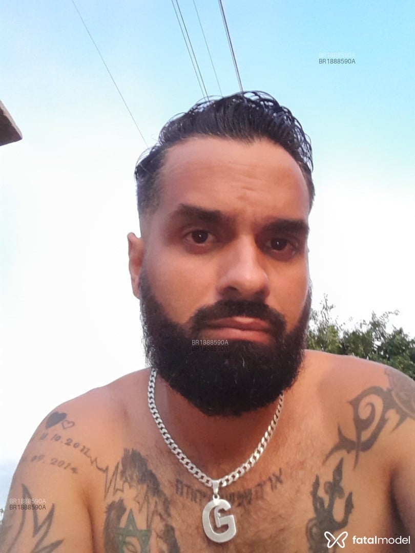 Acompanhante homem com cabelo castanho de olhos castanhos em Florianópolis - Scorpion