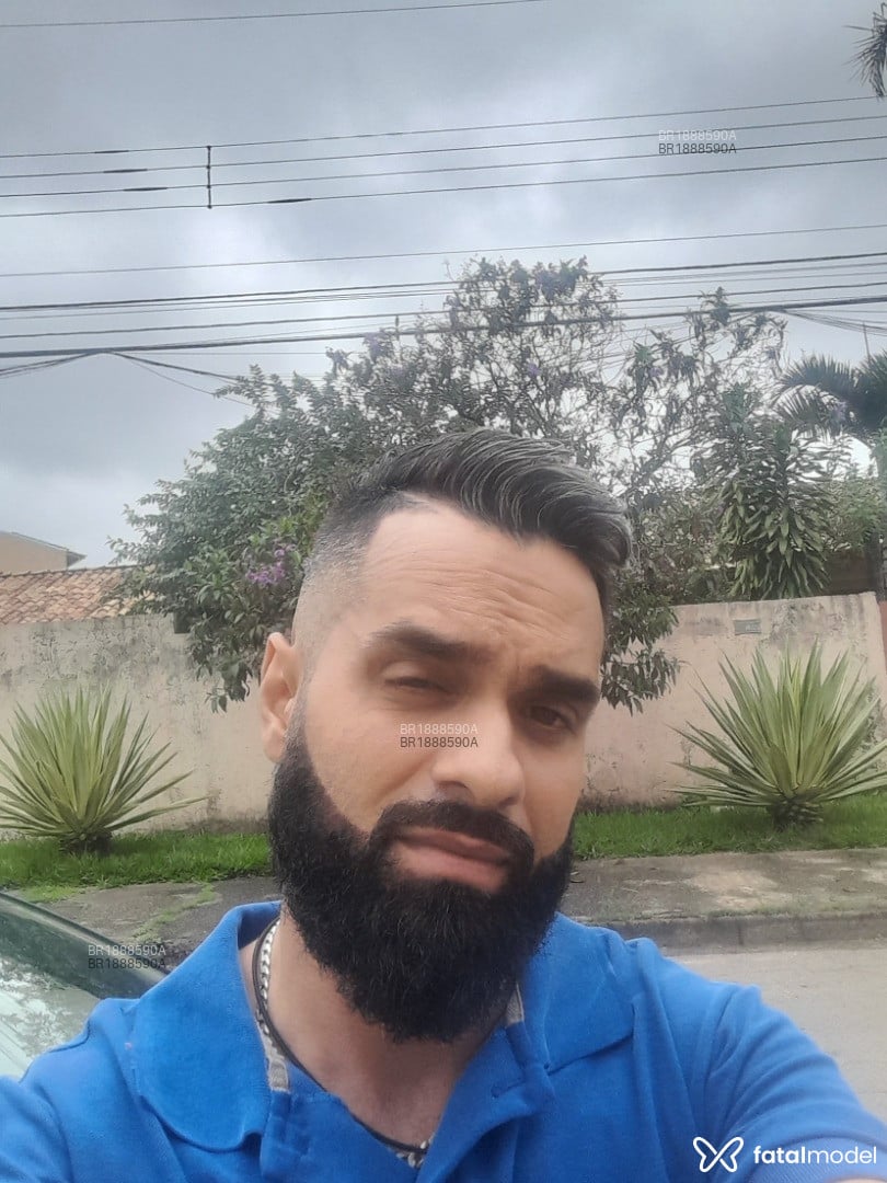 Acompanhante homem com cabelo castanho de olhos castanhos em Florianópolis - Scorpion