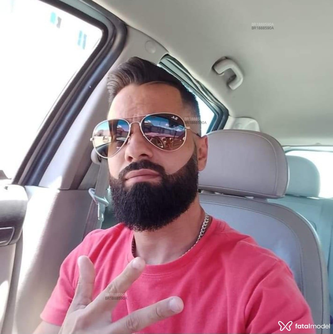 Acompanhante homem com cabelo castanho de olhos castanhos em Florianópolis - Scorpion