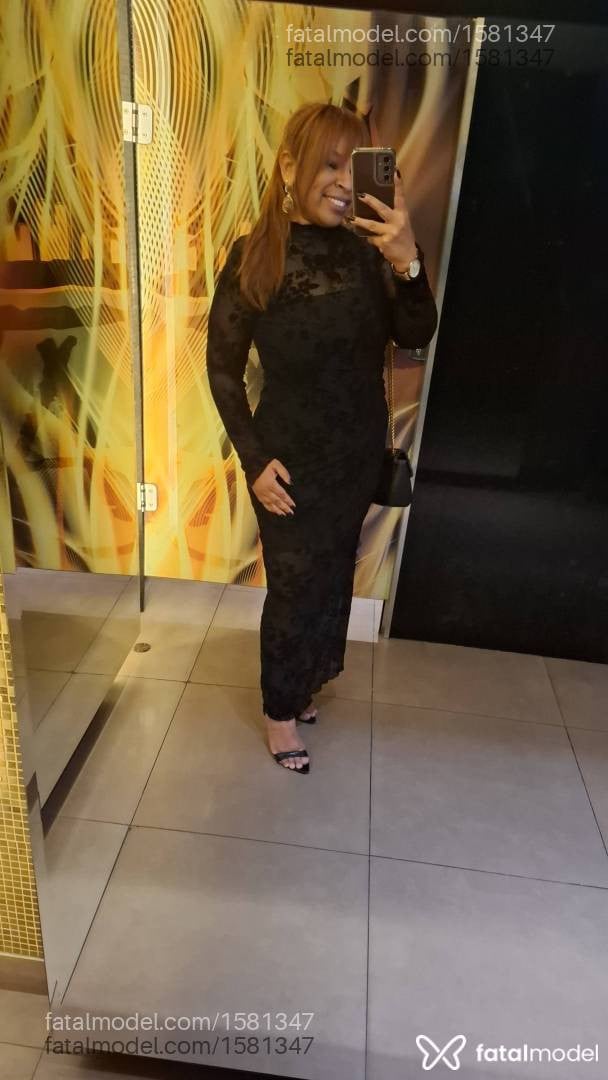 Acompanhante mulher morena (o) de olhos pretos - Liz Camargo
