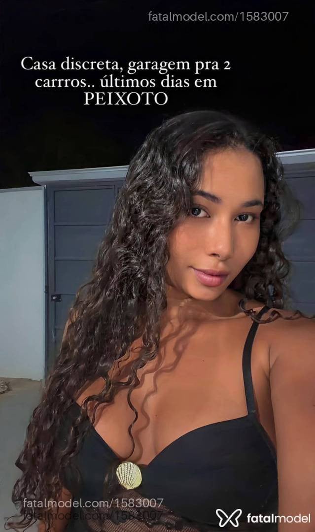 Acompanhante mulher morena (o) de olhos pretos - Aurora Martini