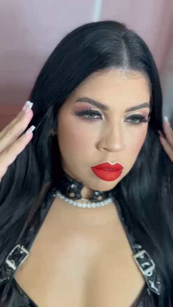 Acompanhante mulher morena (o) de olhos verdes - Karine Reis