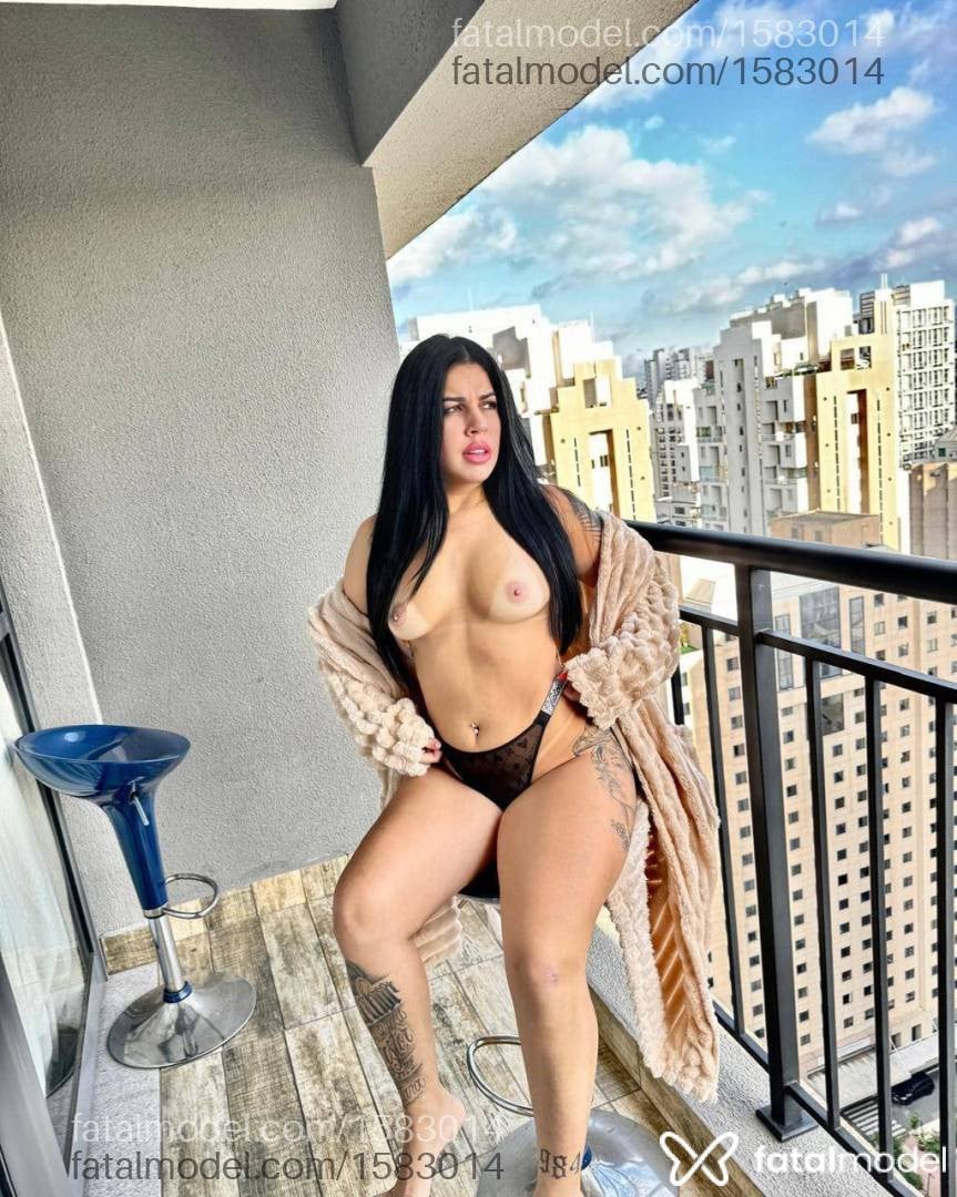 Acompanhante mulher morena (o) de olhos verdes - Karinne Schuindt
