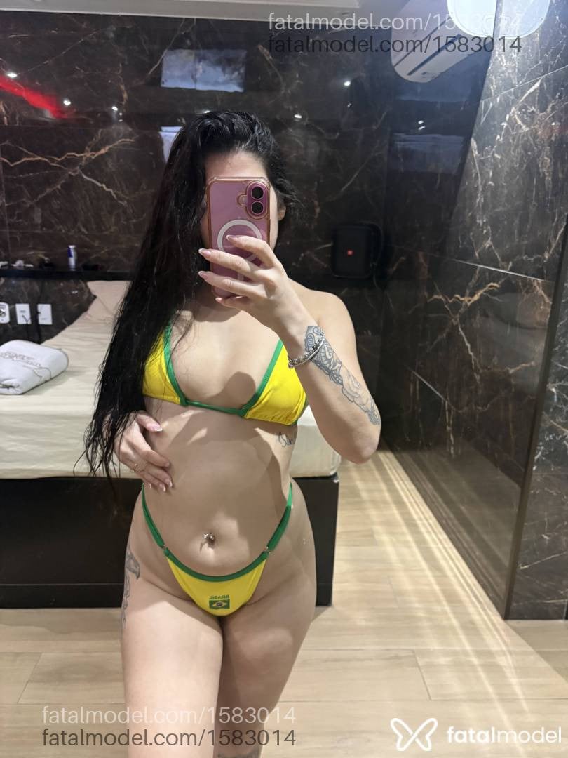 Acompanhante mulher morena (o) de olhos verdes em Macaé - Karine Reis