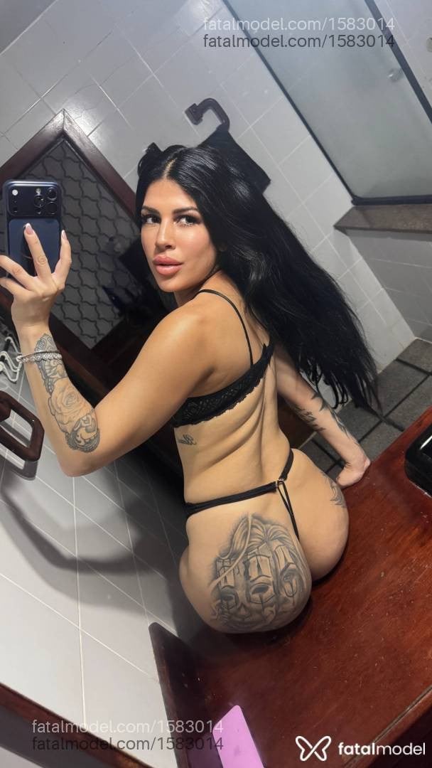 Acompanhante mulher morena (o) de olhos verdes - Karine Reis