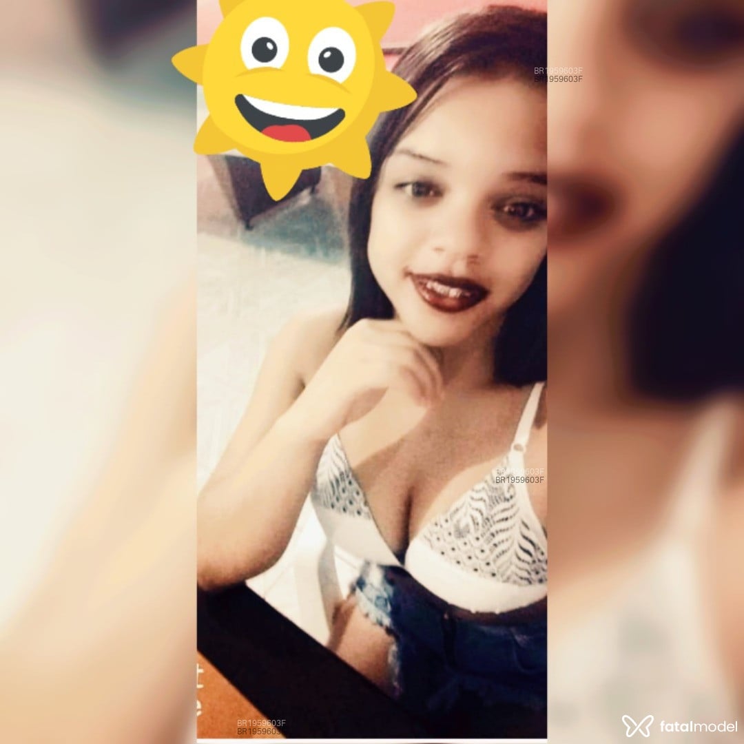 Acompanhante mulher com cabelo grisalho de olhos mel em Rio Grande - Lelebundao