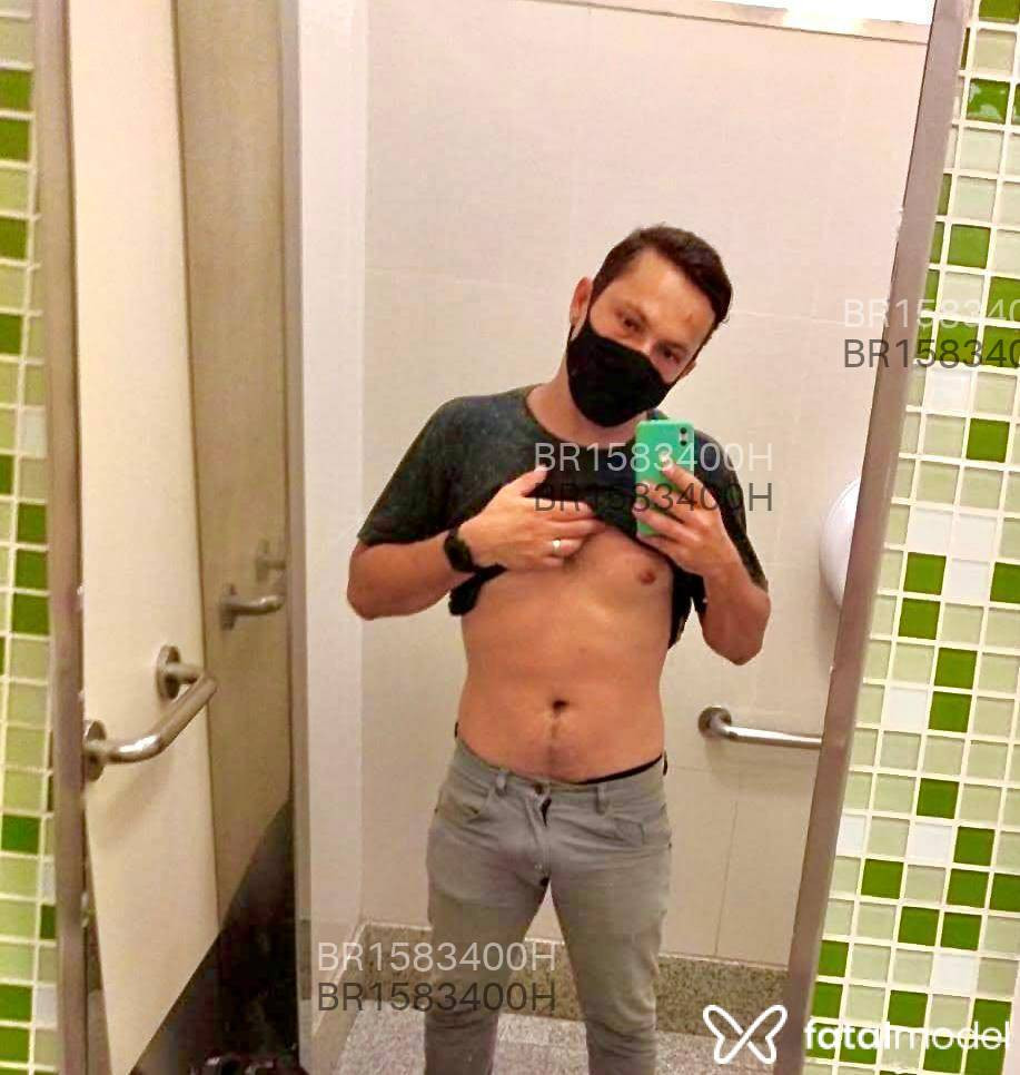 Acompanhante homem com cabelo castanho de olhos castanhos em Virtual Acompanhante homem com cabelo castanho de olhos castanhos em Virtual - Luka Darko