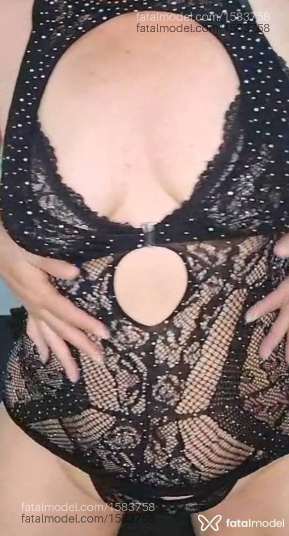 Acompanhante mulher com cabelo castanho de olhos castanhos - Alexia Dourado