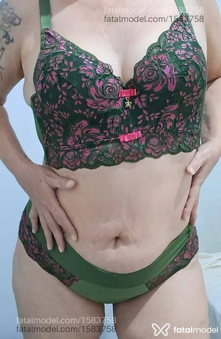 Acompanhante mulher com cabelo castanho de olhos castanhos em Bauru - Alexia Dourado