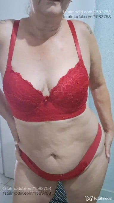 Acompanhante mulher com cabelo castanho de olhos castanhos em Bauru - Alexia Dourado
